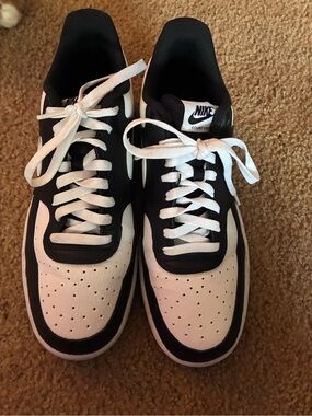 Nike Men’s Black and White Low-Top Sneakers panda dunks